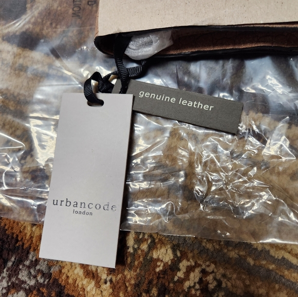 Urbancode Leather crock purse - Picture 8 of 15